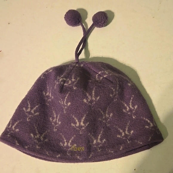 Ibex women\'s purple logo woll hat woth fleece lining and pom-pom main image 5